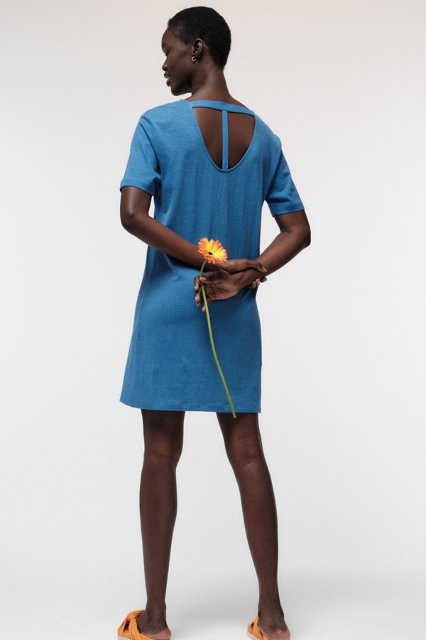 Kleid mit Rückenausschnitt - blau